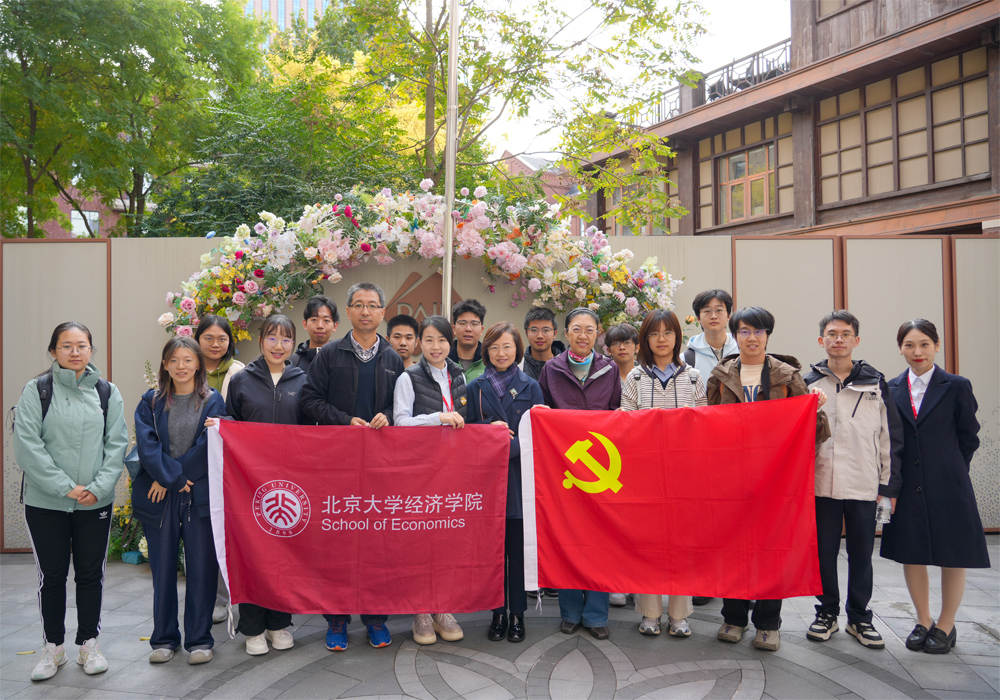 编辑后：图6 调研团于大家保险天津养老社区合影.jpg